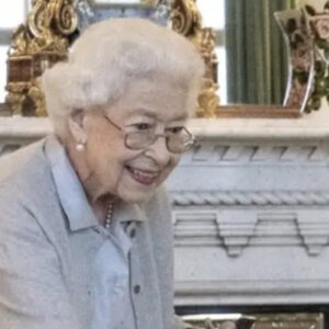 Rainha Elizabeth em sua última foto antes da morte e cujos últimos momentos são contatos em novo livro