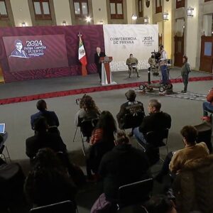 Jornalistas acompanham a entrevista coletiva diária do presidente do México, Andrés Manuel López Obrador