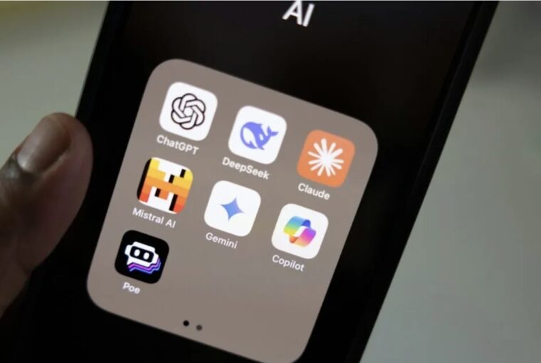 Smartphone com ícones da DeepSeek e outras ferramentas de inteligência artificial generativa