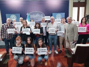 Jornalistas protestam na Casa Rosada, em Buenos Aires, contra fechamento de agência de notícias pública argentina por Javier Milei 
