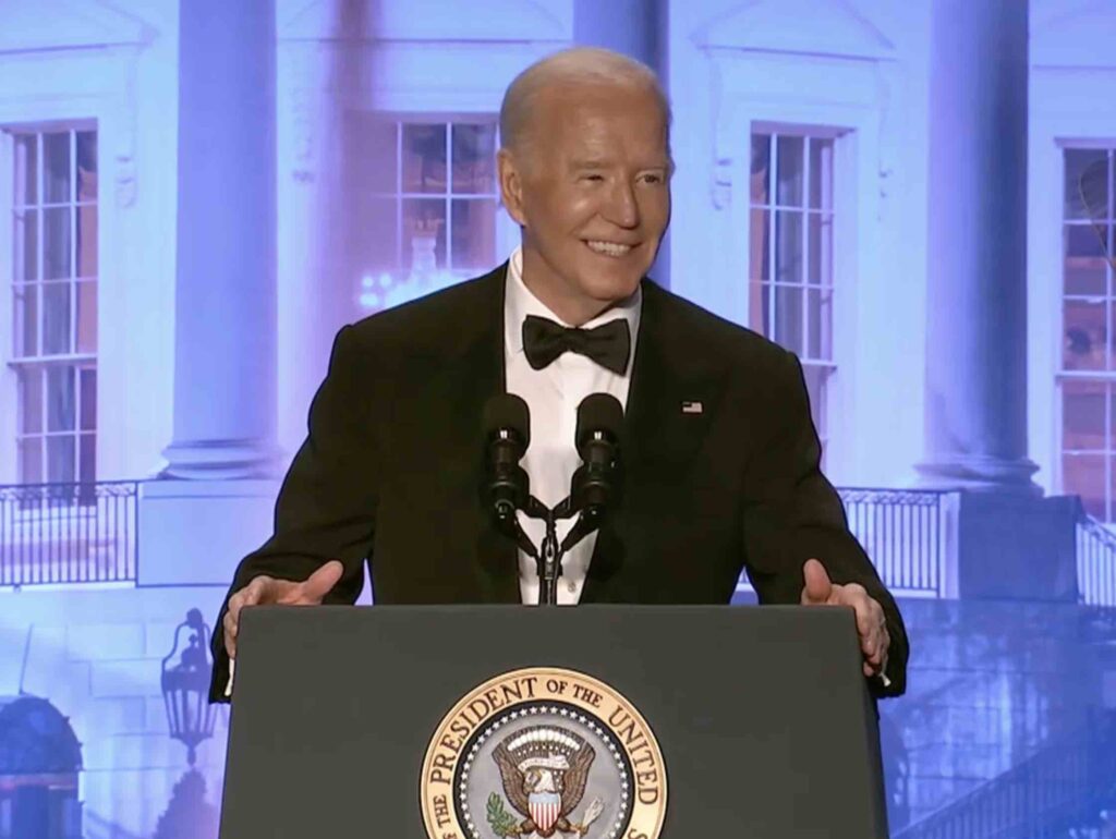 Joe Biden faz piadas no jantar para jornalistas na Casa Branca