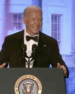 Joe Biden faz piadas no jantar para jornalistas na Casa Branca