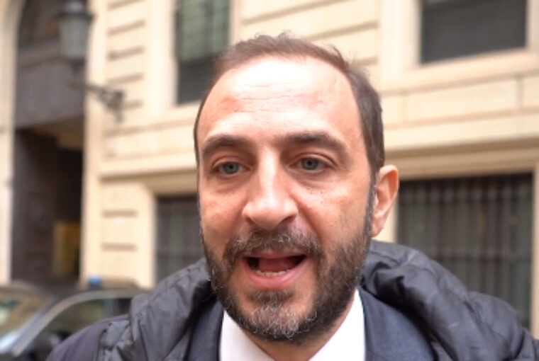 Emiliano Fittipaldi, diretor do jornal italiano Domani, cujos jornalistas podem ser presos