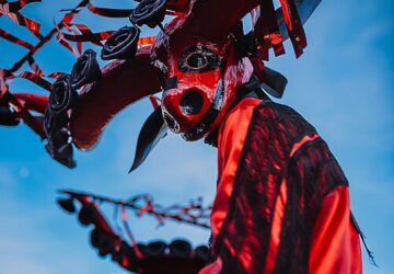 Homem mascarado na Cavalhadas de Pirenópolis, Goiás / Wiki Loves Cultura Popular 2024