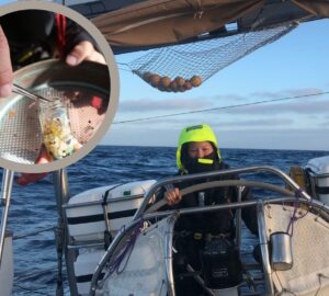 Emily Duncan em viagem para estudar lixo plástico no oceano