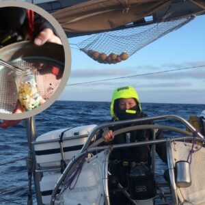 Emily Duncan em viagem para estudar lixo plástico no oceano