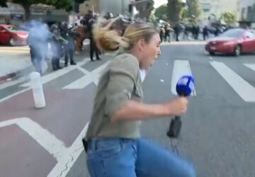 Jornalista australiana Lauren Tomasi, vítima de violência policial cobrindo protestos em Los Angeles