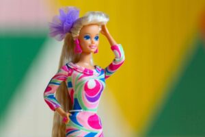 Barbie Totally Hair na versão loira. A boneca foi a mais vendida em todo o mundo