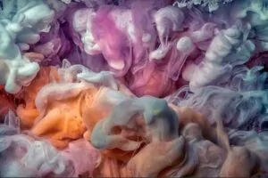 Imagem criada em estúdio com água, pigmentos e luz. A foto colorida foi premiada na categoria Abstrato