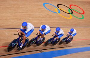 Equipe de ciclismo italiano com seus uniformes tecnológicos mostram a moda nas Olimpíadas de Tóquio