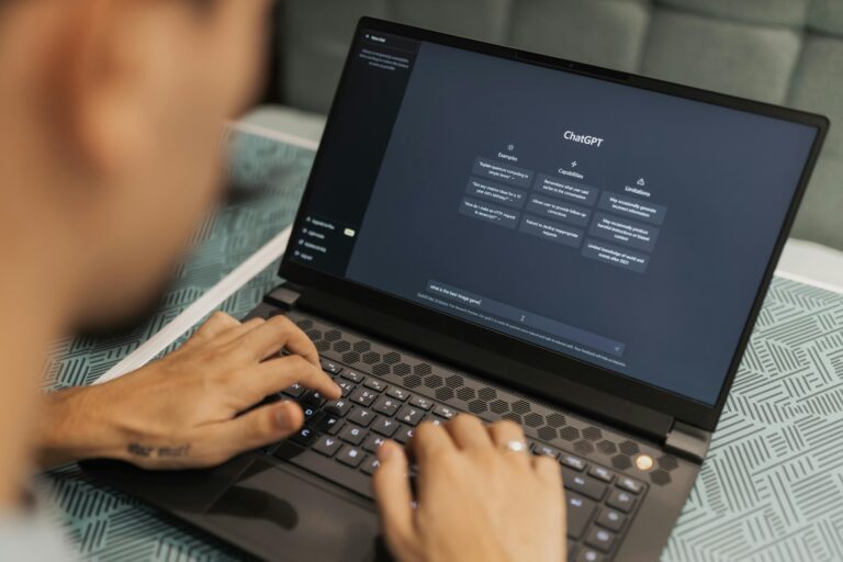 Mais de 1,2 milhão de pessoas falam com ChatGPT sobre suicídio por semana, diz OpenAI