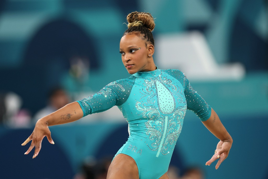 Rebeca Andrade durante competição de ginástica artística nos Jogos Olímpicos de Paris