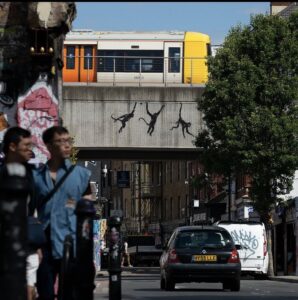 Macacos nova obra de Banksy em Londres 