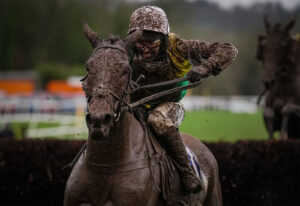 Atleta de hipismo coberta de lama foto premiada no World Sport Photography Awards