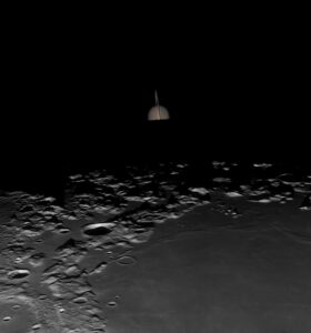 A cena mostra o final da ocultação lunar de Saturno em agosto. A imagem foi premiada no concurso de fotografia do céu do Observatório de Greenwich