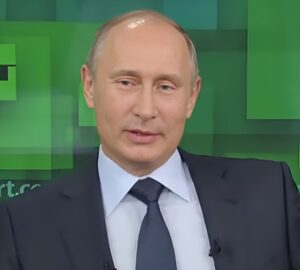 Presidente da Rússia Vladimir Putin no estúdio da RT, apontada como braço da operação de influência russa nas eleições dos EUA