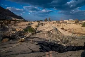 Praia onde está localizado o parque turístico Ein Gedi que afundou após o desabamento do solo, no Mar Morto. A imagem foi vencedora de uma das categorias do concurso de fotografia colorida