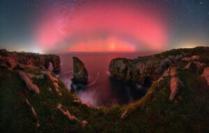 A dança das luzes do norte nas Astúrias, Espanha. A imagem foi uma das selecionadas no concurso do Capture the Atlas