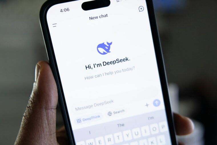 DeepSeek em smartphone