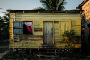 Casa sobre palafitas em Belize, finalista do concurso Sony World Photography Awards 