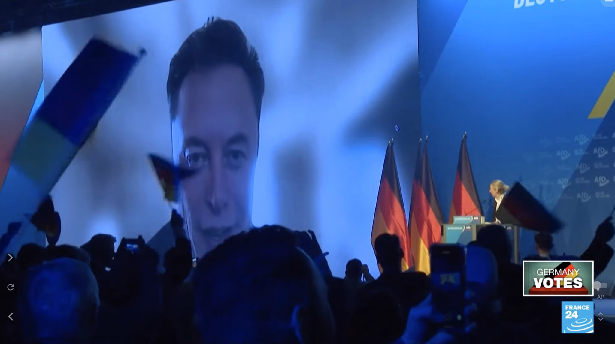 Elon Musk em comício do partido AfD da Alemanha