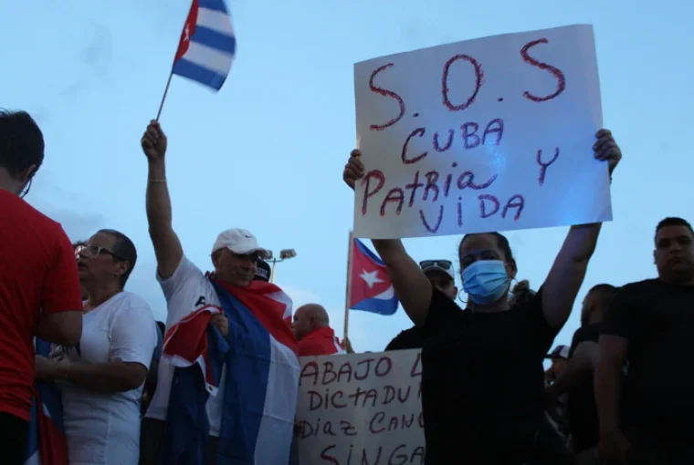 Manifestação em Cuba para o fim da ditadura no país. Evento motivou projeto de jornalistas sobre libertação de presos.