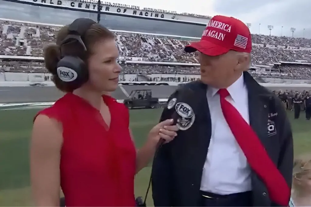 Donald Trump em entrevista durante corrida da NASCAR em Daytona