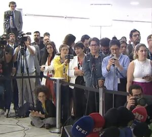 Jornalistas em coletiva de imprensa no Palácio do Planalto, sede do governo do Brasil