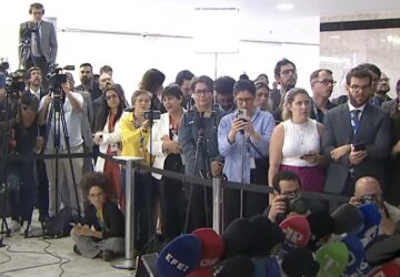 Jornalistas em coletiva de imprensa no Palácio do Planalto, sede do governo do Brasil
