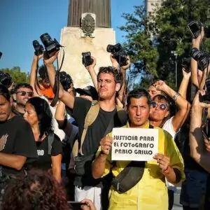 Protesto contra violência sofrida por fotojornalista na Argentina