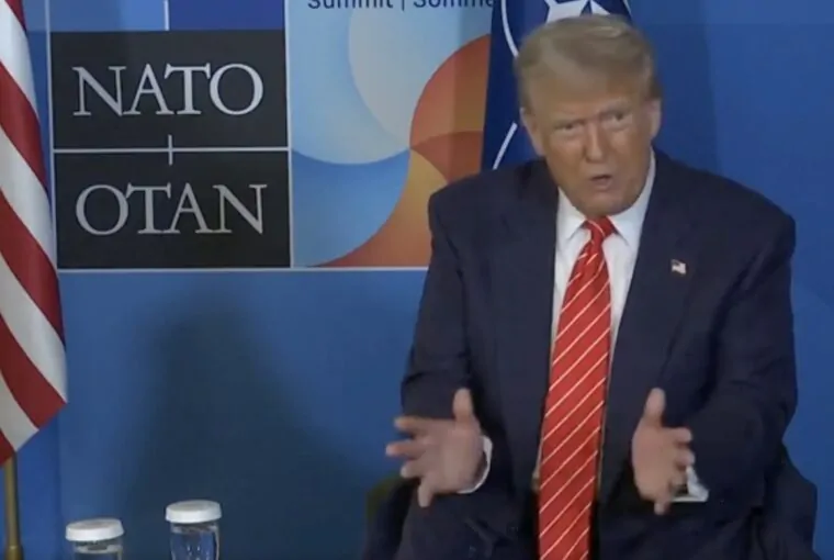 Donald Trump criticando a mídia na reunião da OTAN em Haia