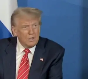 Donald Trump na reunião da OTAN em Haia, onde criticou a CNN e o New York por reportagens sobre ataque ao Irã