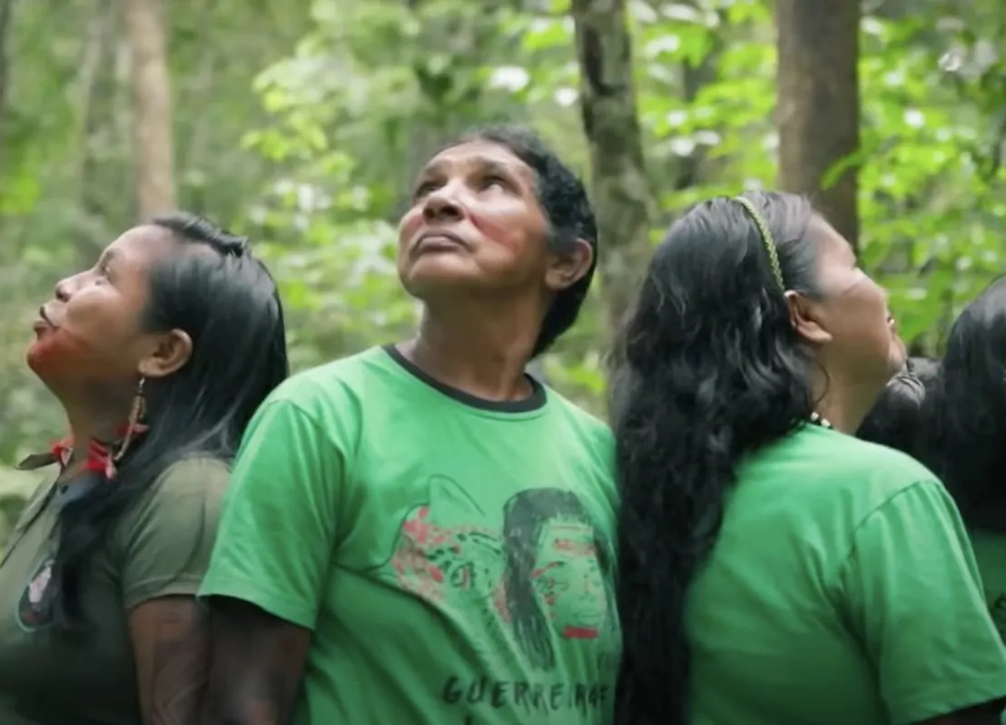 Guerreiras da Floresta, grupo indígena patrulhando a Amazônia, cena de novo vídeo apresentado pelo príncipe William