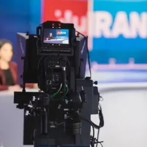 Jornalista de TV do Irã no exílio é ameaçada e tem família sequestrada