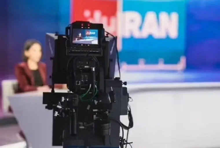 Jornalista de TV do Irã no exílio é ameaçada e tem família sequestrada