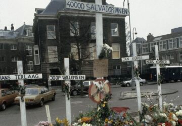 Memorial em Amsterdã em homenagem a jornalistas holandeses assassinados em El Salvador