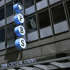 Sede da PBS, empresa de mídia pública que processou governo Trump por cortes de verba