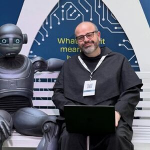 Frade Paolo Benanti, guro de inteligência artificial do Vaticano