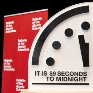 Doomsday Clock, o relógio do Juízo Final, marcou em 2025 a hora mais próxima da meia-noite em sua história, e apontou risco nuclear do Irã