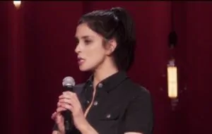 Sarah Silverman, comediante, foi uma das criadoras que processou a Meta contra uso de suas obras para treinar modelos de IA