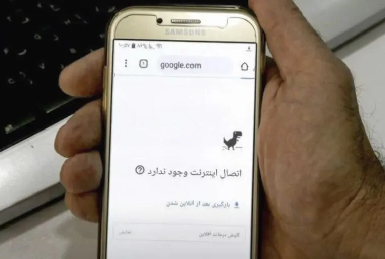 Smartphone mostrando acesso ao Google bloqueado no Irã, em onda de censura após guerra com Israel