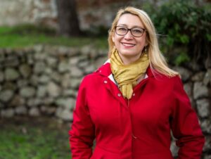 Parlamentar britânica Jess Asato