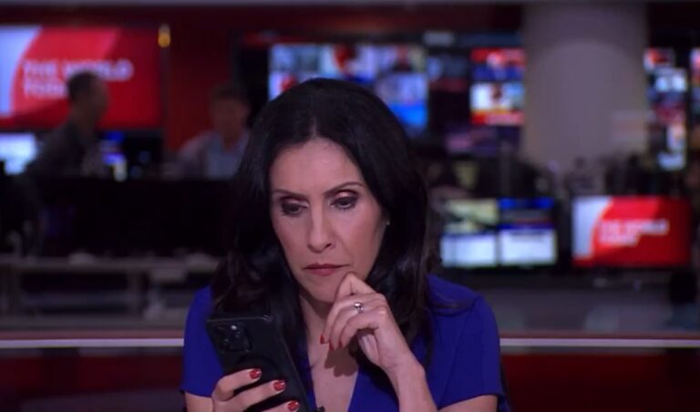 Assista: Âncora da BBC viraliza ao ‘scrollar’ antes de apresentar notícia sobre tempo gasto no celular