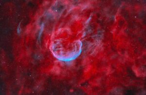 Abell 85 é um remanescente de supernova que se assemelha a uma romã. A imagem recebeu o Prêmio Sir Patrick Moore para estreantes
