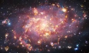 M33, ou Galáxia do Triângulo, é uma das melhores fotos do céu 2025 na categoria dedicada a galáxias distantes.