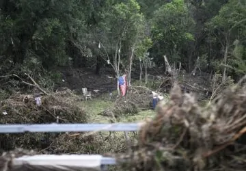 Destruição causada pelas enchentes no Texas em julho de 2025 ilustram a falta de notícias em emergências que os cortes de Trump podem causar