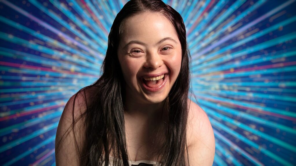 Elle Goldstein modelo Síndrome de Down, participante do Strickly Come Dancing 2025 da BBC