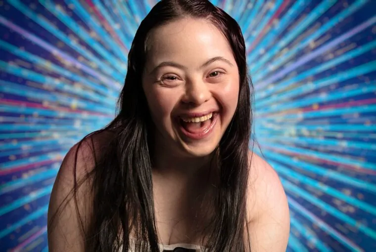 Elle Goldstein modelo Síndrome de Down, participante do Strickly Come Dancing 2025 da BBC