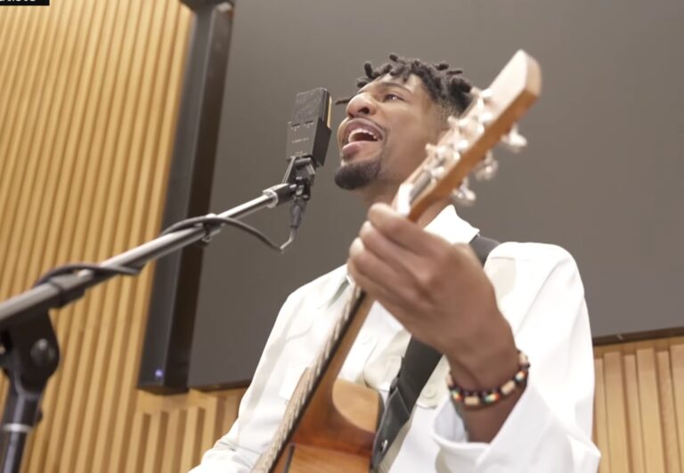 Alerta em forma de ‘beat’ dançante: Jon Batiste lança música sobre mudanças climáticas 20 anos após furacão Katrina; veja o clip