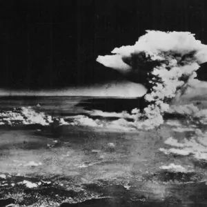 Nuvem em forma de cogumelo bomba atômica Hiroshima 1945